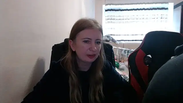 Snapshot of PeterAndJen chatting on 10-28-25, 07:12 PeterAndJen online show from 10-28-25, 07:12