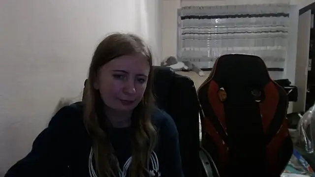 Snapshot of PeterAndJen chatting on 10-29-25, 07:48 PeterAndJen online show from 10-29-25, 07:48