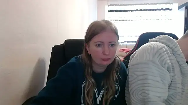 Snapshot of PeterAndJen chatting on 10-30-25, 07:54 PeterAndJen online show from 10-30-25, 07:54