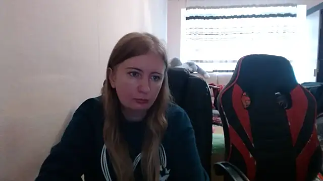 Snapshot of PeterAndJen chatting on 10-31-25, 08:04 PeterAndJen online show from 10-31-25, 08:04