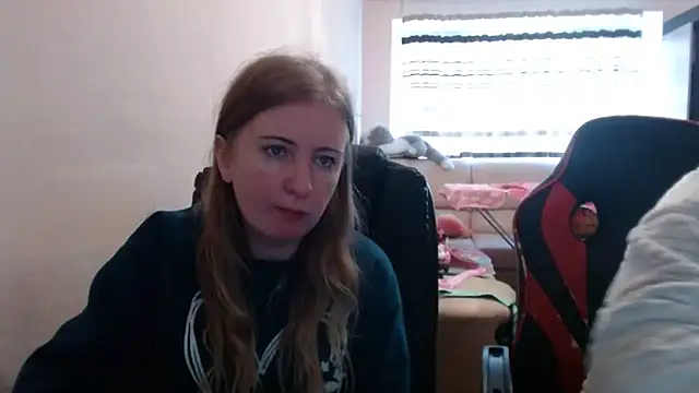 Snapshot of PeterAndJen chatting on 11-01-25, 08:16 PeterAndJen online show from 11-01-25, 08:16