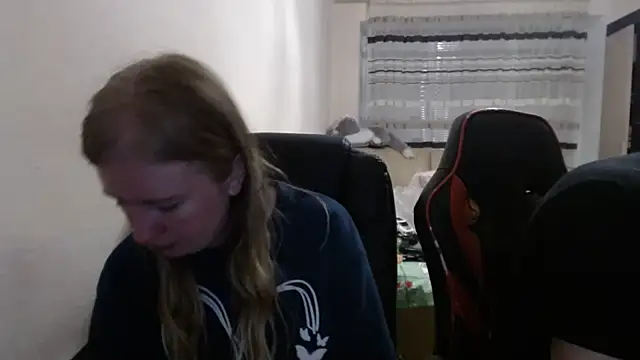 Snapshot of PeterAndJen chatting on 11-02-25, 08:33 PeterAndJen online show from 11-02-25, 08:33