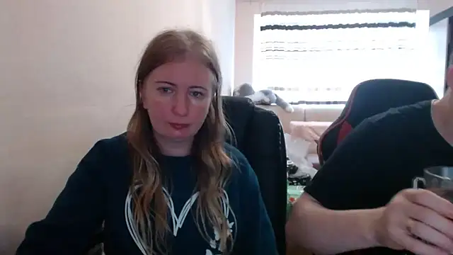 Snapshot of PeterAndJen chatting on 11-03-25, 08:37 PeterAndJen online show from 11-03-25, 08:37