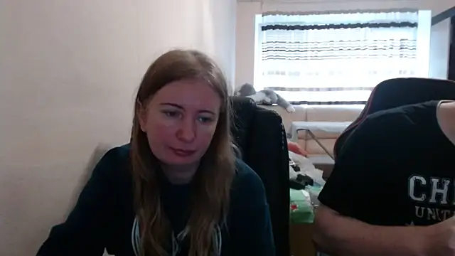 Snapshot of PeterAndJen chatting on 11-04-25, 08:46 PeterAndJen online show from 11-04-25, 08:46