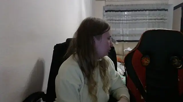 Snapshot of PeterAndJen chatting on 11-05-25, 07:14 PeterAndJen online show from 11-05-25, 07:14