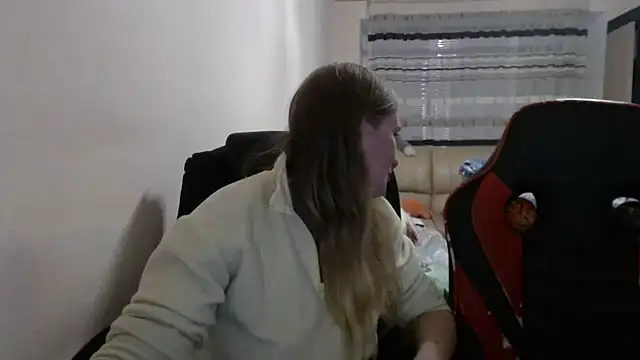 Snapshot of PeterAndJen chatting on 11-06-25, 07:26 PeterAndJen online show from 11-06-25, 07:26