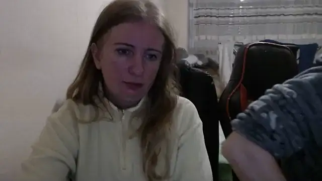 Snapshot of PeterAndJen chatting on 11-07-25, 07:47 PeterAndJen online show from 11-07-25, 07:47