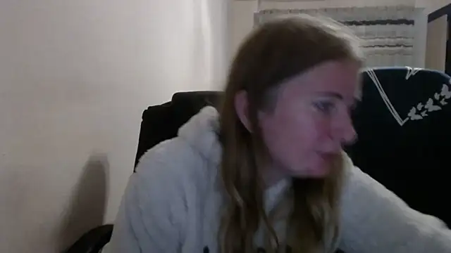 Snapshot of PeterAndJen chatting on 11-08-25, 07:56 PeterAndJen online show from 11-08-25, 07:56