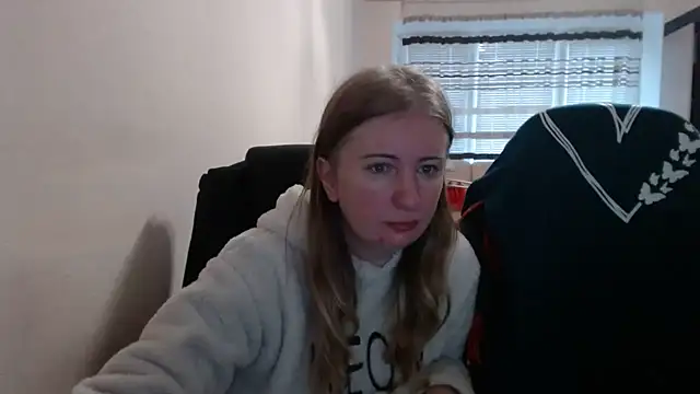 Snapshot of PeterAndJen chatting on 11-09-25, 08:01 PeterAndJen online show from 11-09-25, 08:01