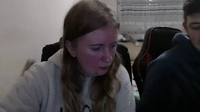 Snapshot of PeterAndJen chatting on 11-09-25, 08:07 PeterAndJen online show from 11-09-25, 08:07