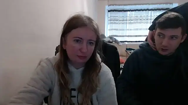 Snapshot of PeterAndJen chatting on 11-10-25, 08:13 PeterAndJen online show from 11-10-25, 08:13