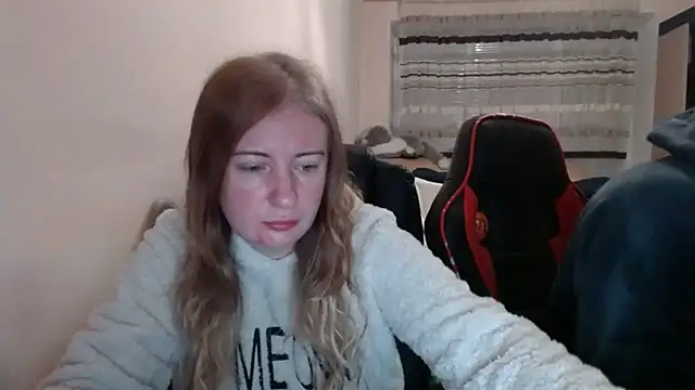 Snapshot of PeterAndJen chatting on 11-11-25, 04:12 PeterAndJen online show from 11-11-25, 04:12