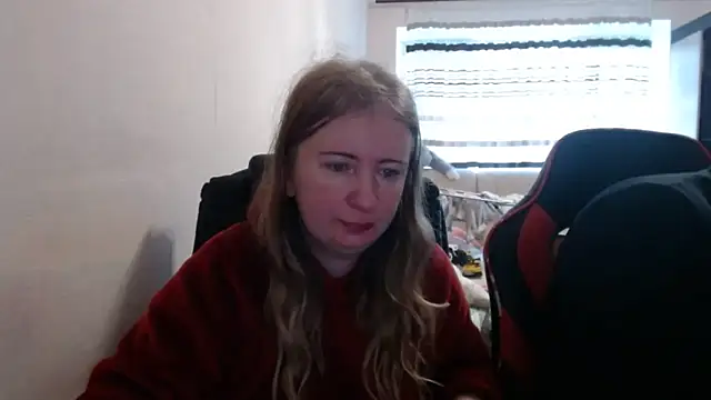 Snapshot of PeterAndJen chatting on 11-14-25, 10:47 PeterAndJen online show from 11-14-25, 10:47