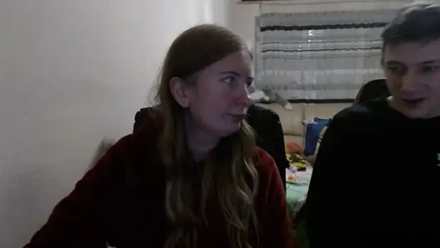 Snapshot of PeterAndJen chatting on 11-16-25, 06:46 PeterAndJen online show from 11-16-25, 06:46