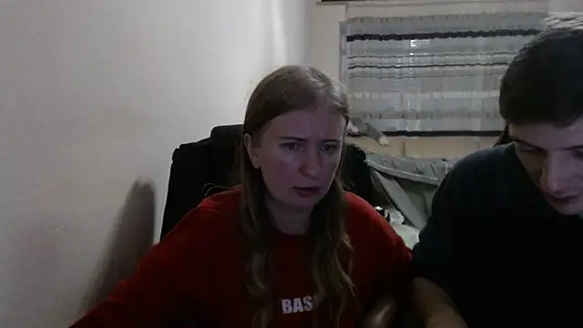 Snapshot of PeterAndJen chatting on 11-17-25, 06:57 PeterAndJen online show from 11-17-25, 06:57