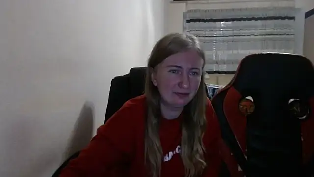 Snapshot of PeterAndJen chatting on 11-19-25, 07:47 PeterAndJen online show from 11-19-25, 07:47