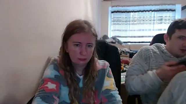 Snapshot of PeterAndJen chatting on 11-22-25, 08:35 PeterAndJen online show from 11-22-25, 08:35