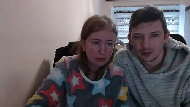 Snapshot of PeterAndJen chatting on 11-23-25, 07:08 PeterAndJen online show from 11-23-25, 07:08