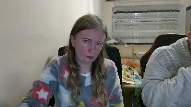 Snapshot of PeterAndJen chatting on 11-24-25, 07:24 PeterAndJen online show from 11-24-25, 07:24