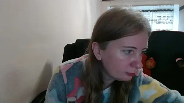 Snapshot of PeterAndJen chatting on 11-26-25, 07:42 PeterAndJen online show from 11-26-25, 07:42