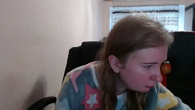 Snapshot of PeterAndJen chatting on 11-28-25, 08:17 PeterAndJen online show from 11-28-25, 08:17