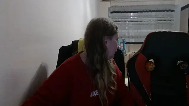 Snapshot of PeterAndJen chatting on 11-29-25, 08:45 PeterAndJen online show from 11-29-25, 08:45