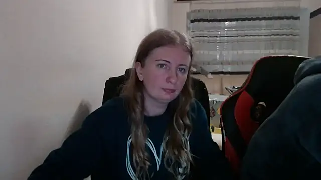 Snapshot of PeterAndJen chatting on 12-04-25, 07:44 PeterAndJen online show from 12-04-25, 07:44