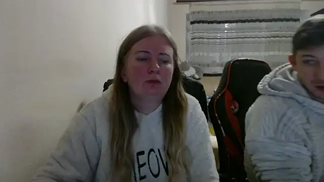 Snapshot of PeterAndJen chatting on 12-13-25, 08:04 PeterAndJen online show from 12-13-25, 08:04