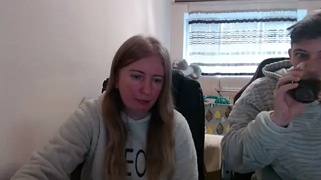 Snapshot of PeterAndJen chatting on 12-14-25, 08:09 PeterAndJen online show from 12-14-25, 08:09