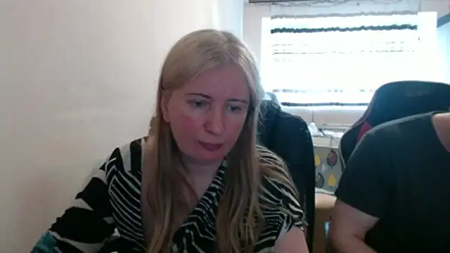 PeterAndJen online show from 05-11-26, 04:04