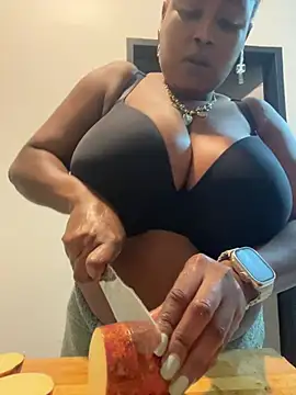 Snapshot of Sexy-Bubbles chatting on 02-18-26, 06:15 Sexy-Bubbles online show from 02-18-26, 06:15