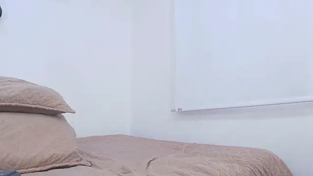 Snapshot of timkerbell_ chatting on 11-06-25, 07:15 timkerbell online show from 11-06-25, 07:15