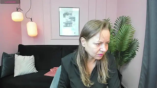 Snapshot of GabrielGold chatting on 10-03-25, 08:28 GabrielGold online show from 10-03-25, 08:28