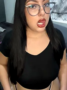 MileyGia online show from 10-12-25, 10:20