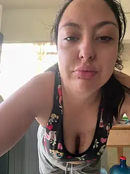Snapshot of MileyGia chatting on 07-25-26, 03:09 MileyGia online show from 07-25-26, 03:09