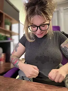 JennKenobi online show from 02-19-25, 09:14