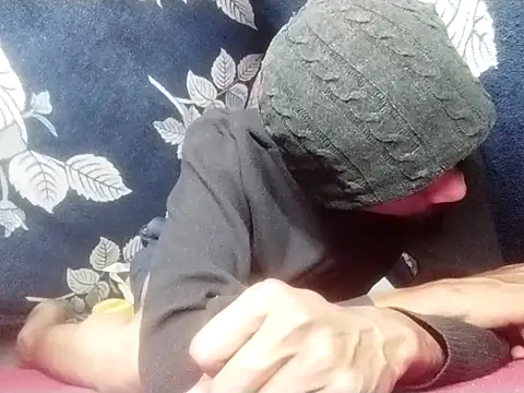 Snapshot of PrabV0319 chatting on 01-06-26, 07:39 PrabV0319 online show from 01-06-26, 07:39