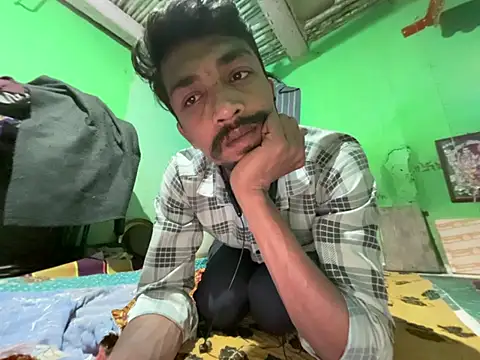 Snapshot of PrabV0319 chatting on 02-21-26, 08:10 PrabV0319 online show from 02-21-26, 08:10