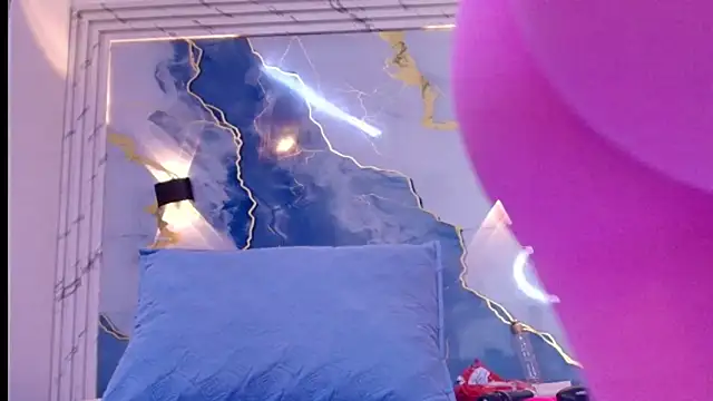 lorrayne  online show from 10-10-25, 12:15