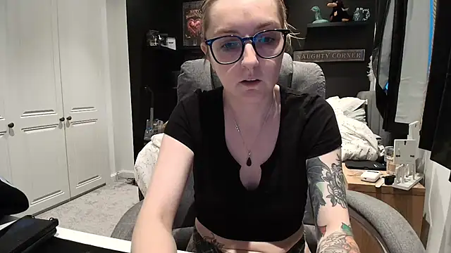 Snapshot of short_sweetpea chatting on 09-22-25, 05:59 short sweetpea online show from 09-22-25, 05:59