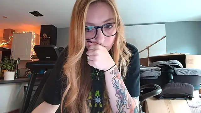 Snapshot of short_sweetpea chatting on 10-17-25, 02:30 short sweetpea online show from 10-17-25, 02:30