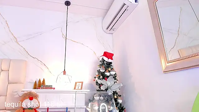Snapshot of IsiisLovei chatting on 12-31-24, 02:03 IsiisLovei online show from 12-31-24, 02:03