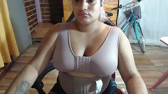 Snapshot of Hilarybunnyy chatting on 03-14-26, 01:55 Hilarybunnyy online show from 03-14-26, 01:55