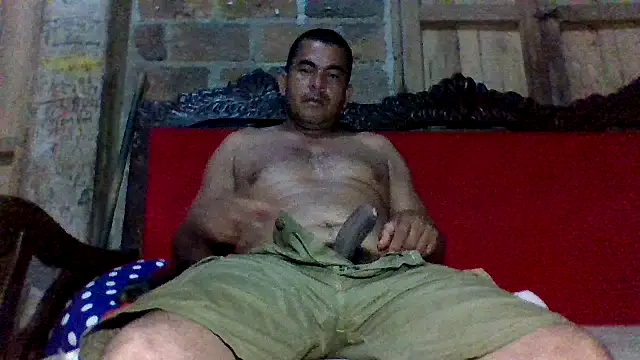 Snapshot of axomen chatting on 02-19-25, 03:39 axomen online show from 02-19-25, 03:39