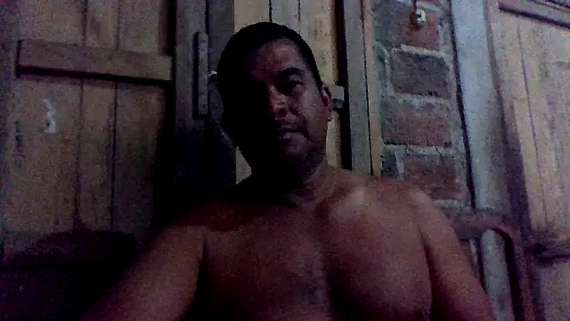 Snapshot of axomen chatting on 02-01-26, 02:43 axomen online show from 02-01-26, 02:43