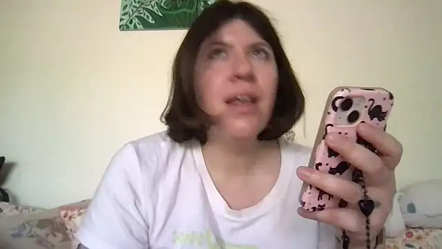 Snapshot of HYPHYtype chatting on 12-18-25, 09:43 HYPHYtype online show from 12-18-25, 09:43