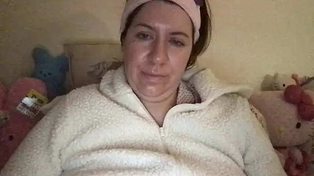 Snapshot of HYPHYtype chatting on 12-19-25, 09:49 HYPHYtype online show from 12-19-25, 09:49