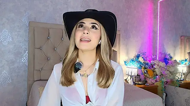 Snapshot of nini_love01 chatting on 07-04-26, 03:56 nini love01 online show from 07-04-26, 03:56