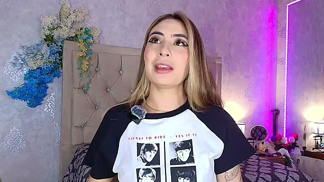 Snapshot of nini_love01 chatting on 07-17-26, 03:57 nini love01 online show from 07-17-26, 03:57