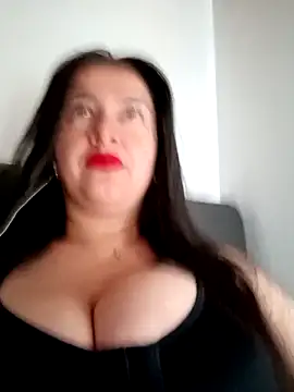 Snapshot of Cherry_1992 chatting on 05-06-26, 11:37 Cherry 1992 online show from 05-06-26, 11:37